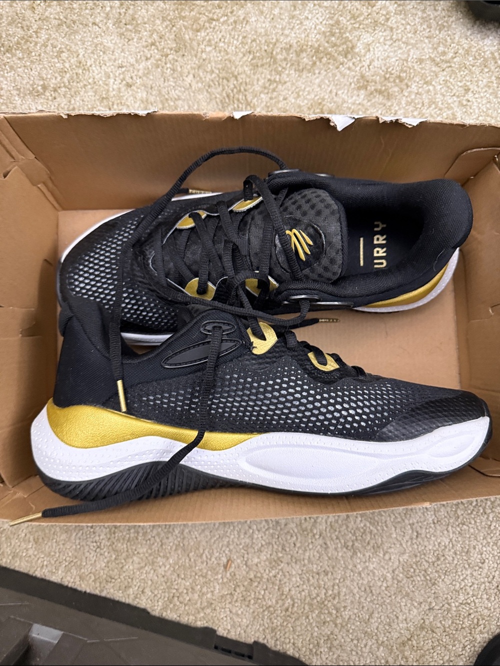 Under Armour Men's Black and Gold Training Sneakers